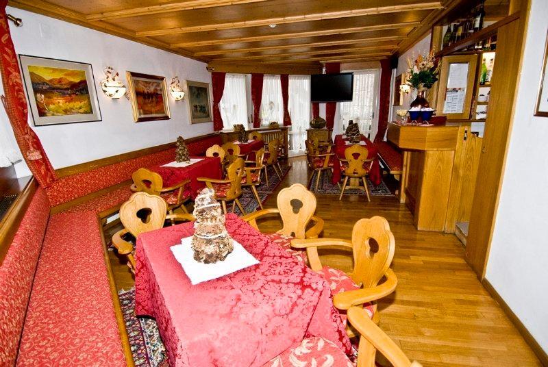 Hotel Olimpia Cortina dʼAmpezzo Exterior foto